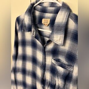 Boston Traders Women’s Blue Plaid Shirt-light weight-size medium